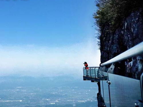 湖南张家界旅游景点 - 张家界天门山玻璃栈道价格是多少？