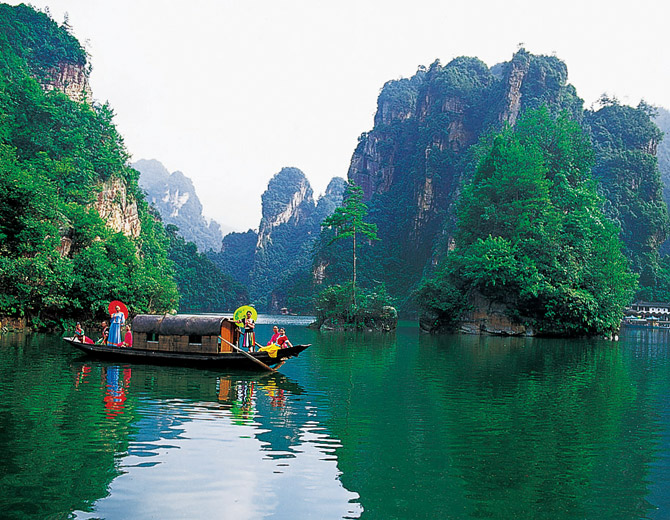 张家界旅游攻略 - 宝峰湖与张家界大峡谷哪个更好看？