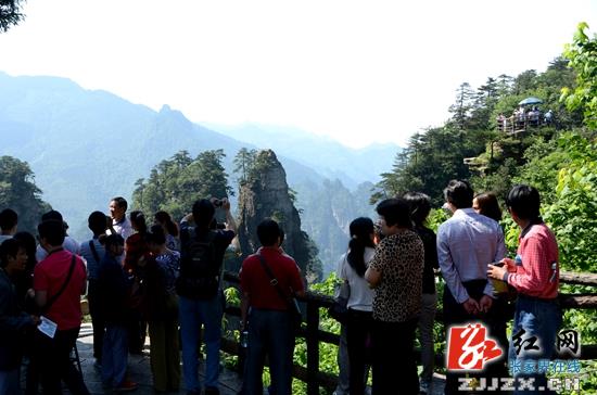 湖南张家界旅游景点 - 武陵源前四月纳客逾400万人次 同比增幅33%