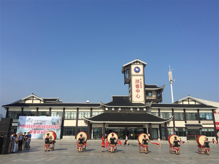 张家界门票 - 张家界市人民政府游客中心体系隆重试运行 张家界旅游服务完美实现“双门户”战略布局