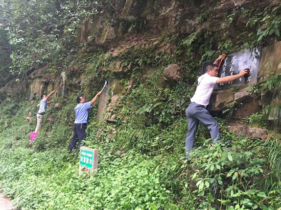 张家界旅游攻略自由行三天 - 武陵源：琵琶溪景区践行“两学一做”开展党员义务保洁活动