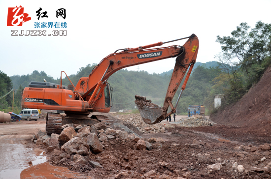 西线开发要推进 公路建设正先行