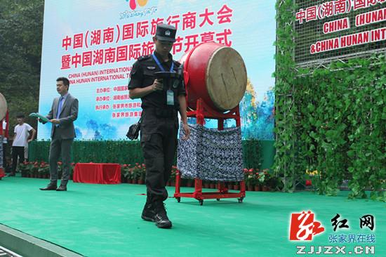 张家界：巡特警支队二大队圆满完成张家界国际旅游节安检任务