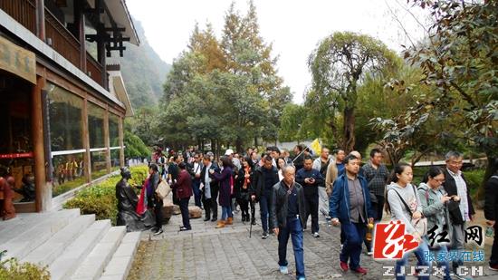 张家界旅游攻略三日游 - 张家界黄龙洞景区游客发“反烧”淡季不淡