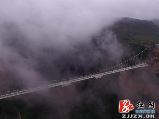 张家界旅游报价 - 张家界大峡谷玻璃桥“腾云驾雾”魅力无限