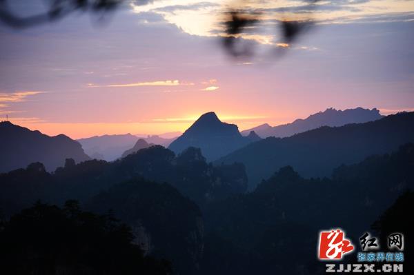 张家界旅游攻略三日游 - 百名摄影人守云黄石寨 张家界武陵源雨后放晴景色超美