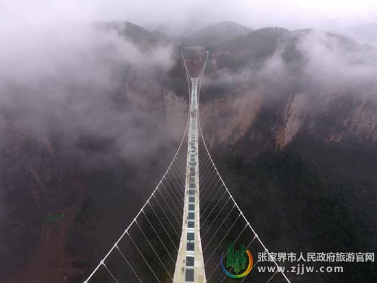 湖南张家界旅游景点 - 张家界大峡谷景区玻璃桥冰冻解除 恢复正常接待