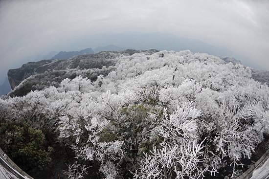 张家界旅游攻略 - 张家界天门山雾凇沆砀美如画