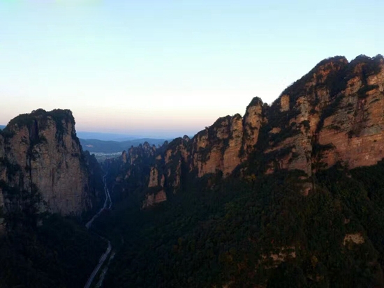 湖南张家界旅游景点 - 武陵源百丈峡路段“谢绝”旅行社带客进入游览