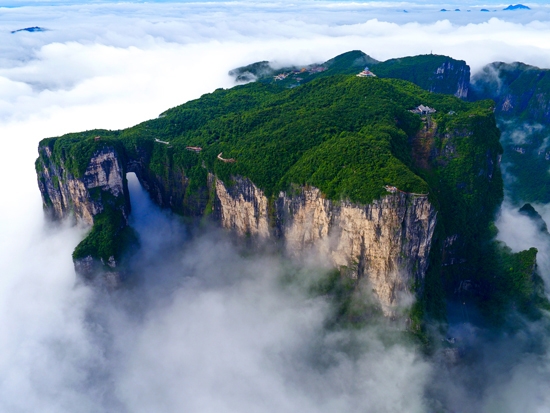 张家界旅游地图 - 潇湘100张家界天门山国际越野系列赛今日开赛