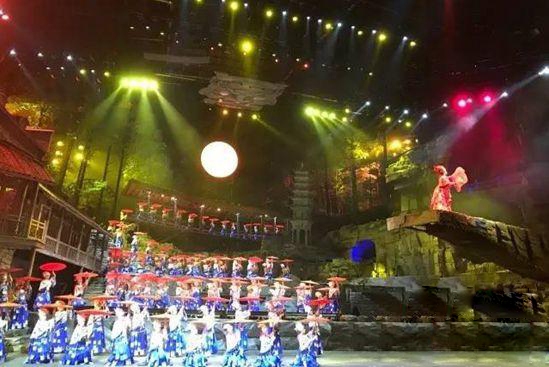 张家界三日游 - 一天演出六场 《烟雨张家界》成最火爆文化演艺节目