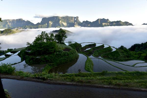 湖南张家界旅游景点 - 人间仙境——天门山