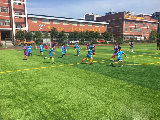 湖南张家界旅游景点 - 巴西足球交流团走进张家界天门小学 促进校园足球发展