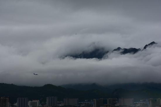 张家界三日游 - 雨后云海如水墨仙境 气象景观扮靓张家界