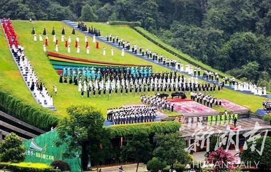 世界旅游小姐大赛将走秀黄龙洞“草地屋顶”