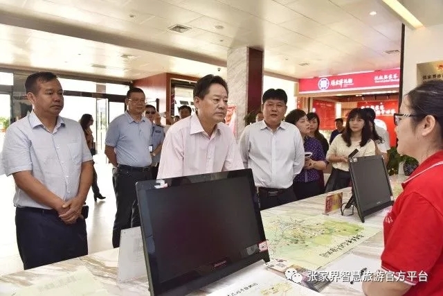 张家界旅游攻略三日游 - 虢正贵检查国庆、中秋假期旅游接待工作时强调：热情服务 有序管理 做到游客至上、安全至上