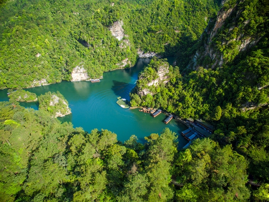 去张家界旅游 - 宝峰神女：醉美情湖的美丽传说