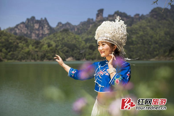 张家界旅游要多少钱 - “百灵鸟”阿朵：用歌声传播湘西文化