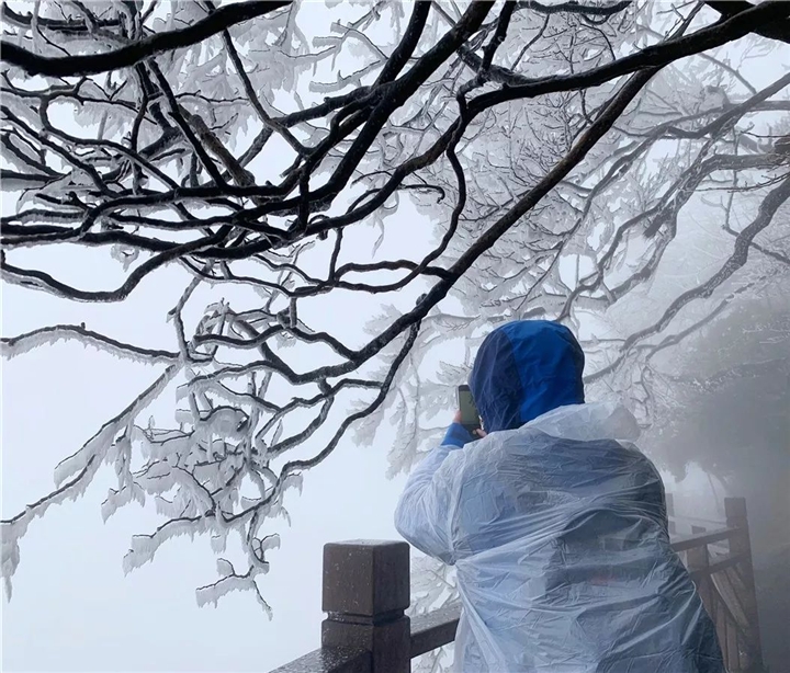 湖南张家界旅游景点 - 天门山迎今冬首场雾凇