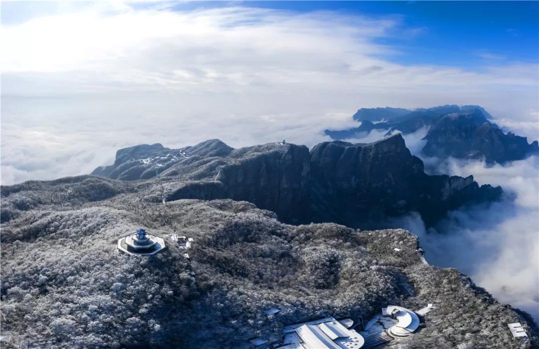 天门山：瑞雪、雾凇、云海三景交融