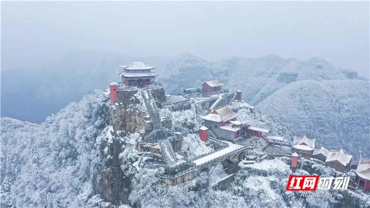 张家界四日游 - 俯瞰张家界五雷山雪景，惊艳整个朋友圈