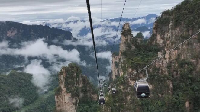 湖南张家界旅游景点 - ?（“三高四新”访谈录）扩投资 促销费：把张家界打造成国内外知名的旅游胜地