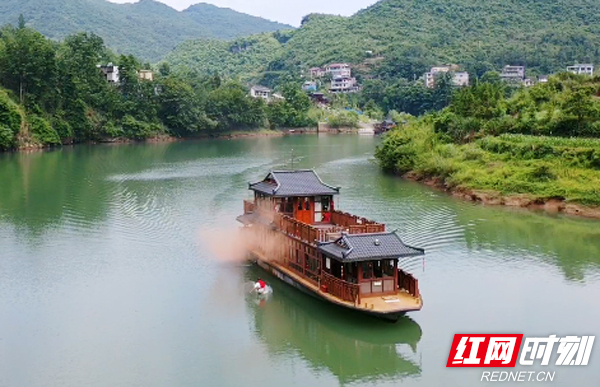 “消除事故隐患 筑牢安全防线”——茅岩河景区开展水上救援安全演练