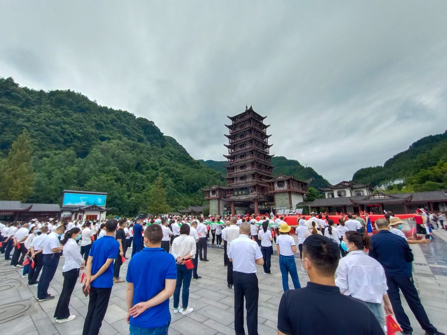 ?张家界市武陵源景区启动“感恩之旅”，出台系列门票优免政策