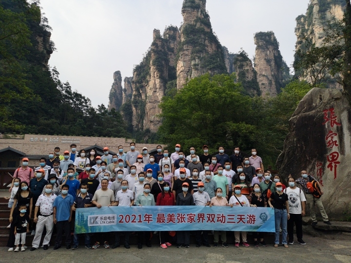 张家界旅游路线 - 百人游客团来张，我市旅游市场持续复苏中