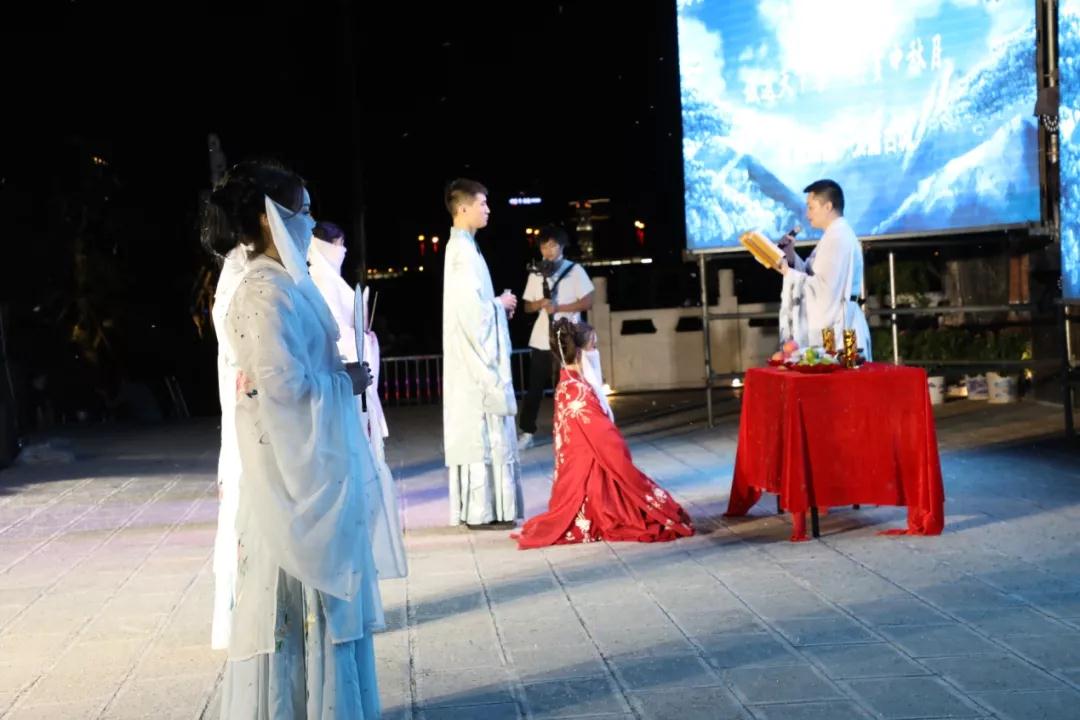 张家界旅游要多少钱 - 祭月、花灯、阳戏、音乐快闪，张旅集团多彩活动庆中秋