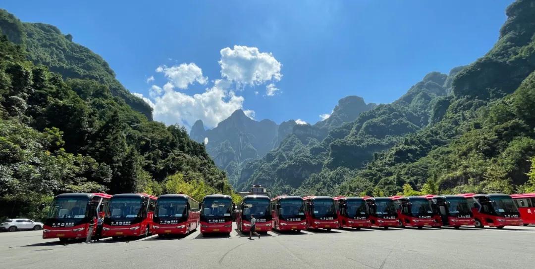 张家界旅游路线 - 乘高端客车 赏奇峰秀水