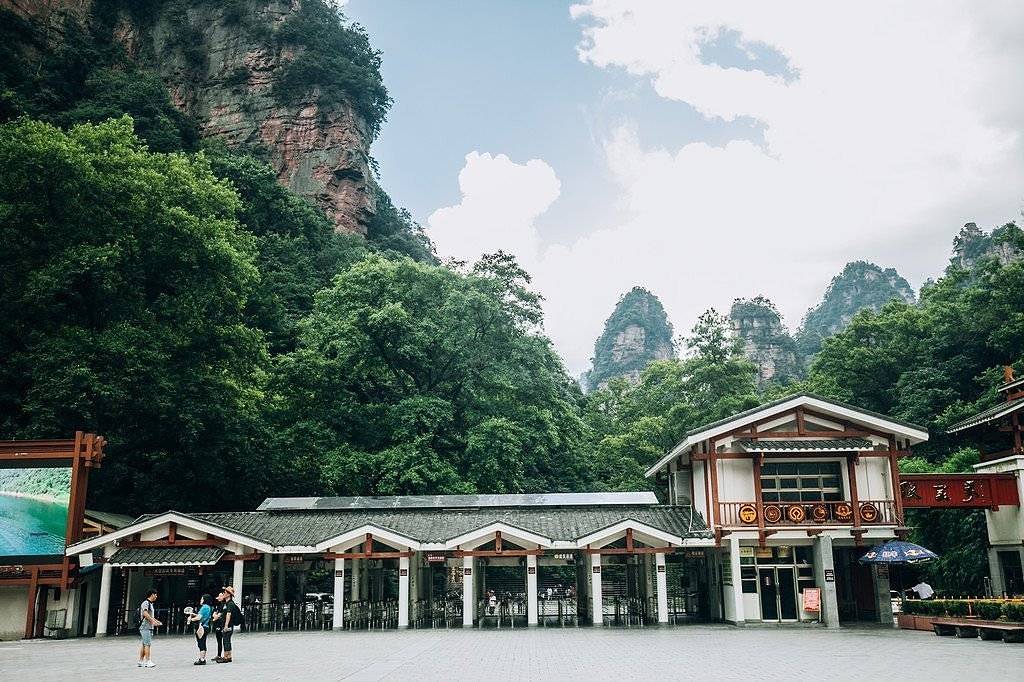 张家界旅行社 - 张家界旅游怎么玩？张家界旅游攻略教你如何轻松玩遍张家界！