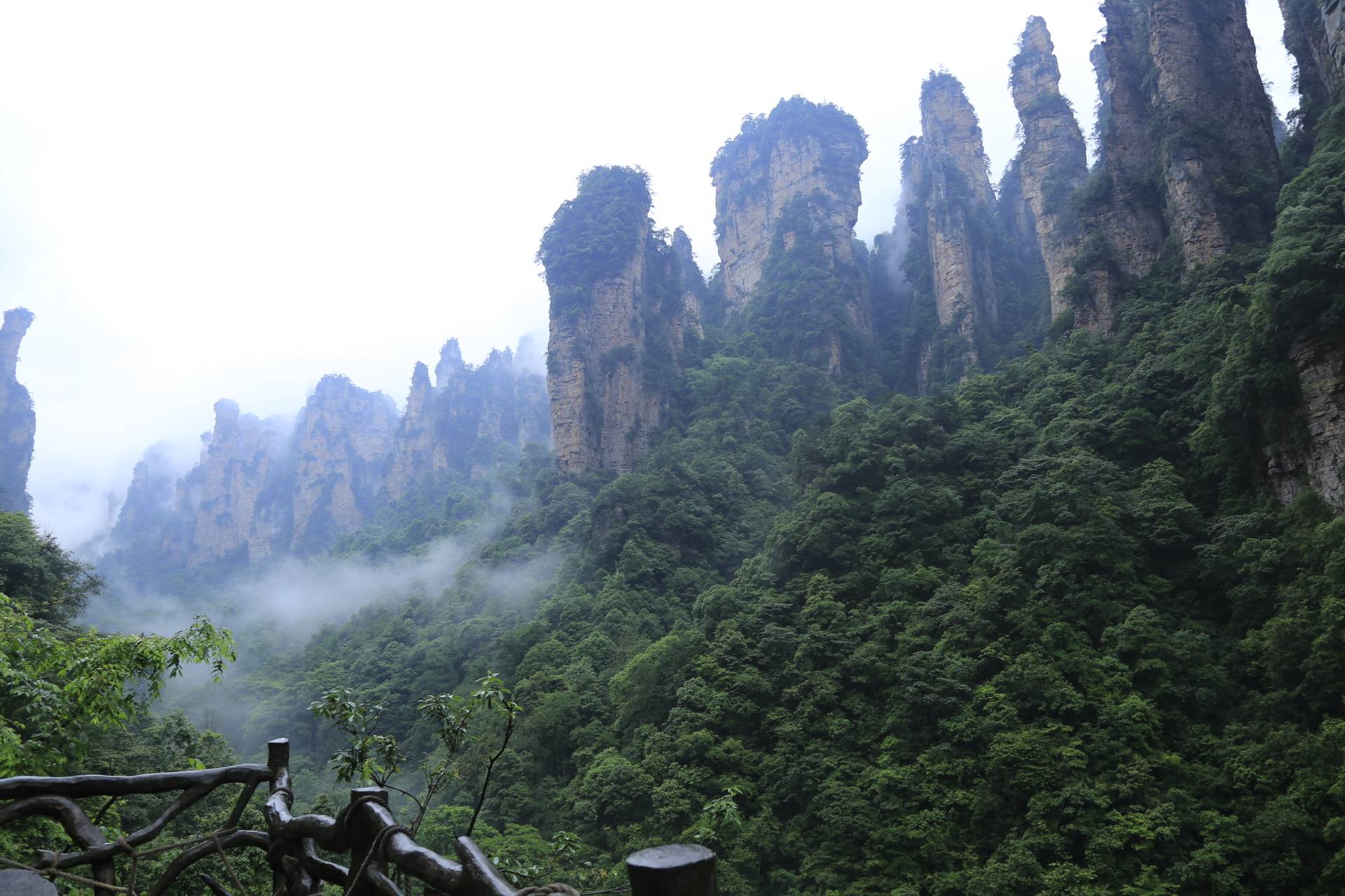 张家界自驾游 - 张家界三日游怎么玩，能玩那些景点？张家界旅游要注意些什么呢？